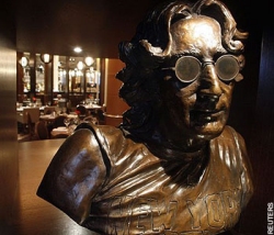 John Lennon bust at the Hard days Night Hotel